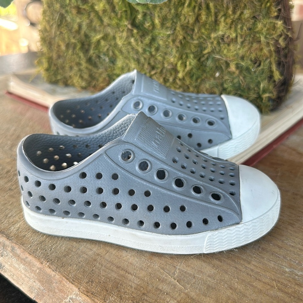 Native Shoes Toddler Boy (Size 5)